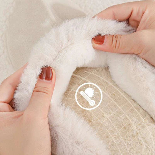 Fluffy slippers with soft faux fur lining